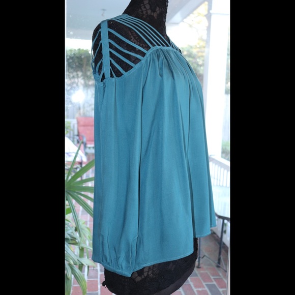 ENTRO SEXY TEAL COLORED LONG SLEEVED BLOUSE IS STRAPPY AND CUTE - Picture 5 of 7